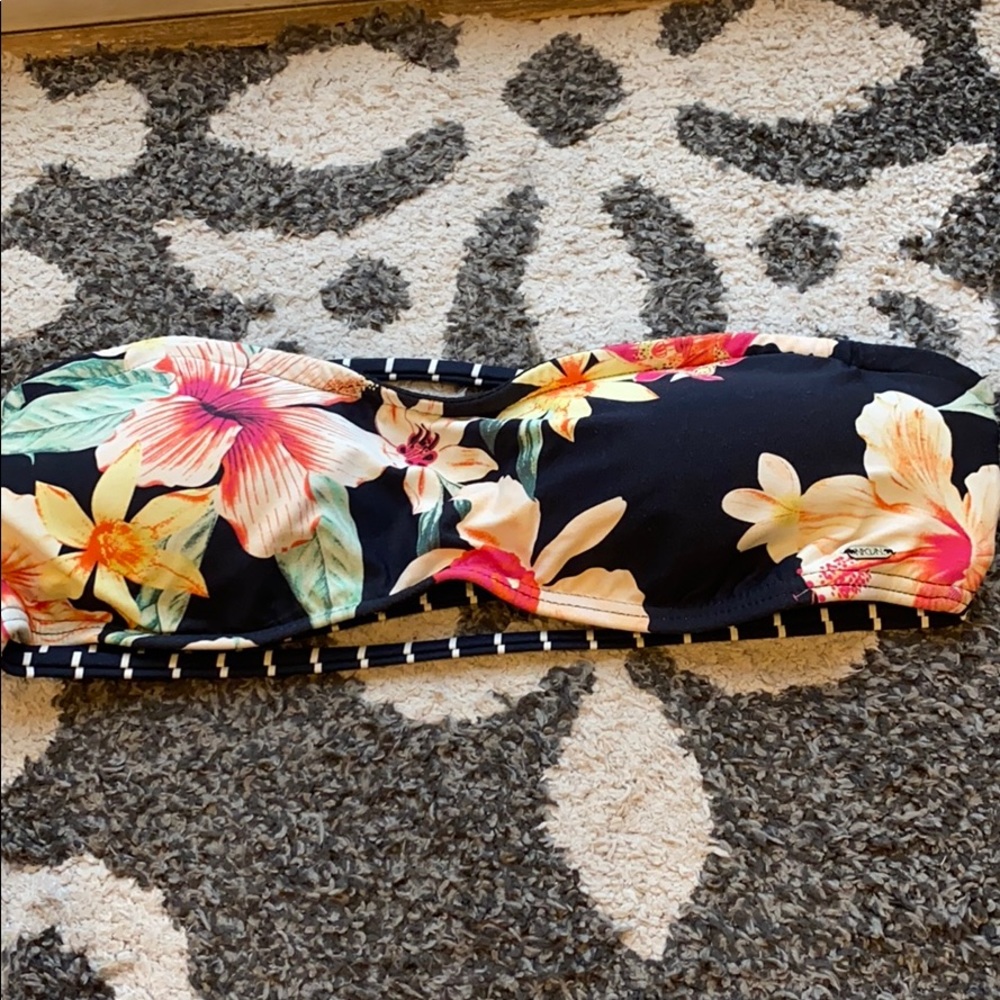 Billabong floral top